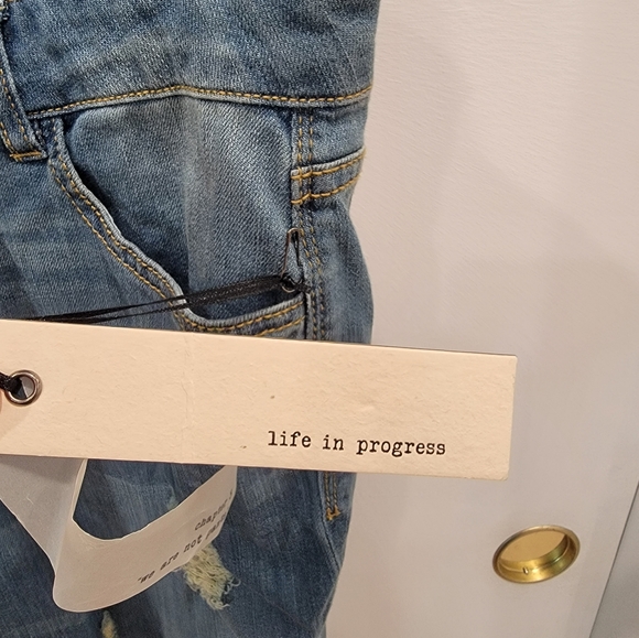 NWT Life In Progress Overalls Forever 21 Distressed Denim Size 27 - Picture 10 of 14